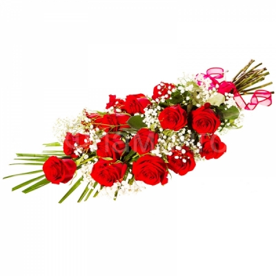 Розы код 600 Цветочная композиция из пятнадцати красных роз в оформлении. Королева цветов в подарок - традиционный и всегда приятный презент к любому событию. А также уникальный способ признаться в самых искренних чувствах! Классически прекрасные красные розы непременно найдут отклик в сердце Вашей возлюбленной. 15 роз в оформлении